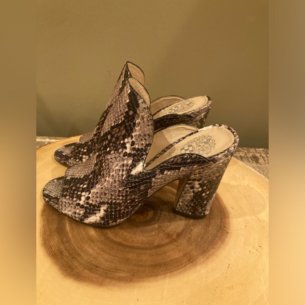 Vince Camuto VC-Gerrty‎ SNAKESKIN Leather Peep Toe Block Heel Size 5 Women 148$
